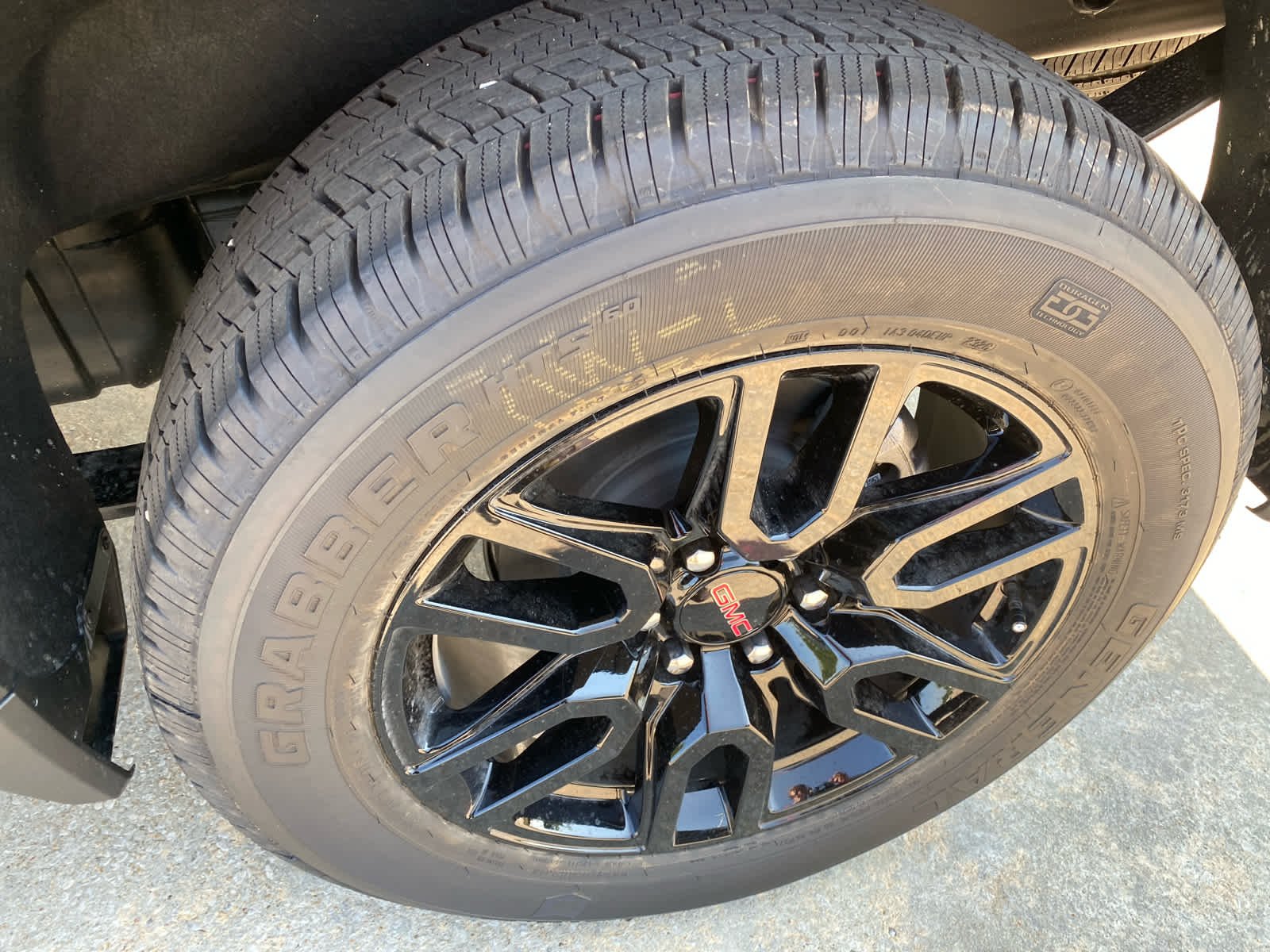 New 2026 Onyx Black GMC Elevation image 27