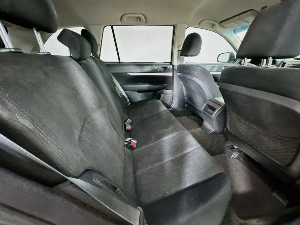 Used 2013 Ice Silver Metallic Subaru 2.5i image 28