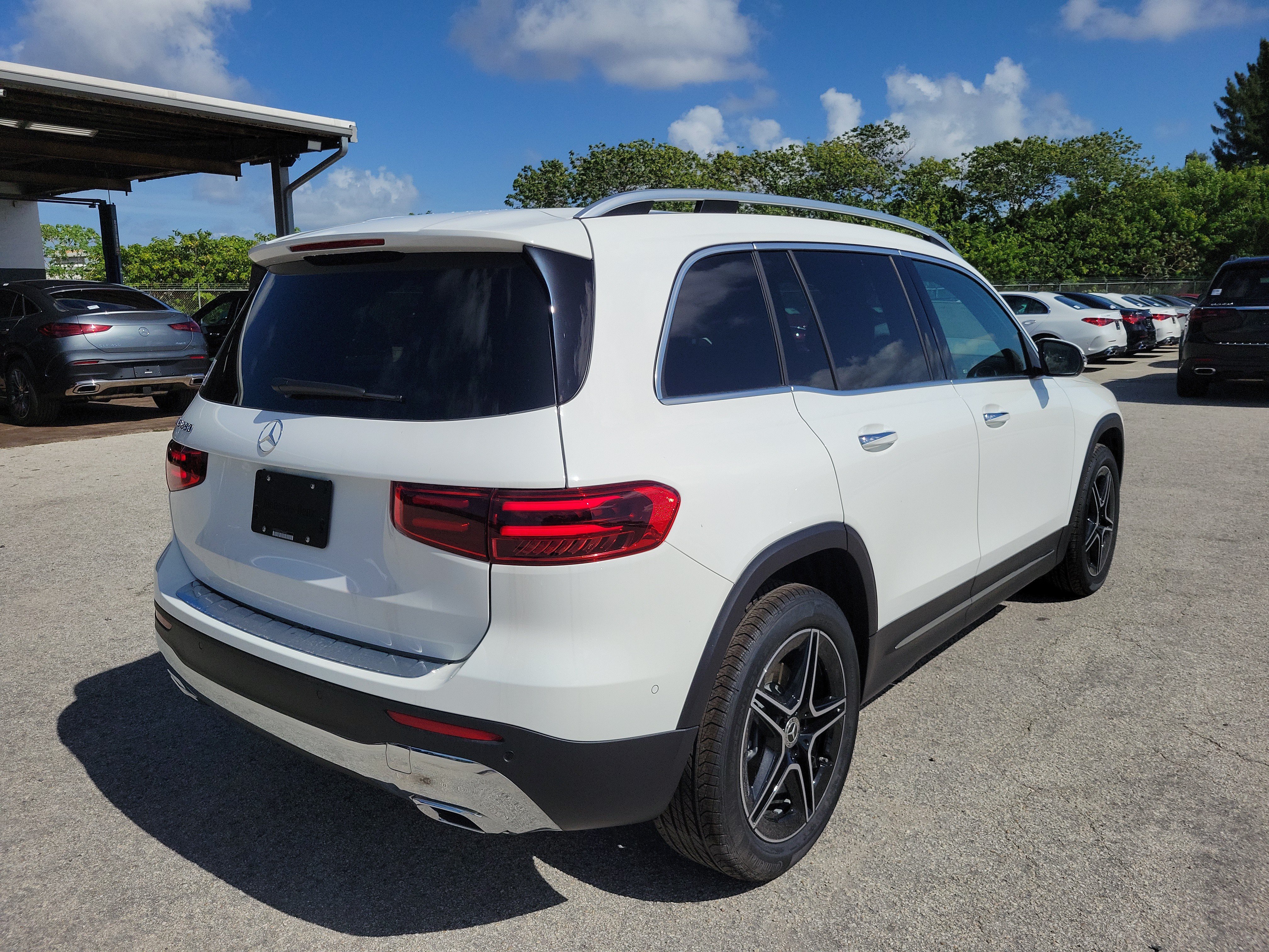 New 2026 Polar White Mercedes-Benz GLB 250 image 36
