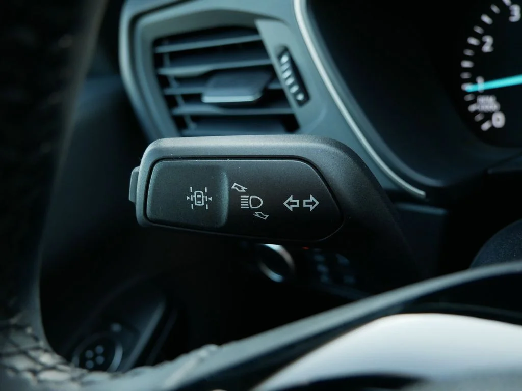 Used 2022 Red Ford SE image 20