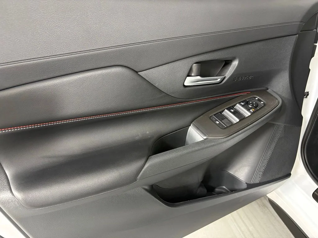 New 2026 Aspen White TriCoat / Super Black Two-tone Nissan SR image 15