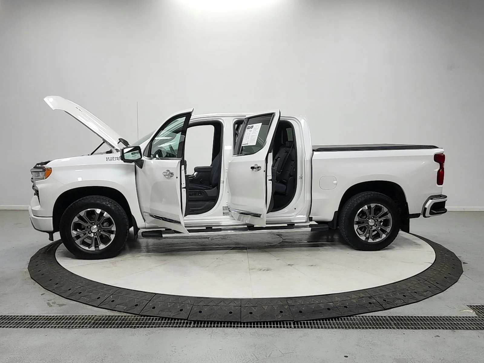 Used 2024 Iridescent Pearl Tricoat Chevrolet High Country image 12