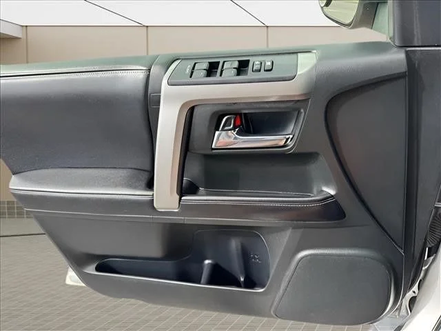 Used 2016 Silver Toyota SR5 Premium image 17