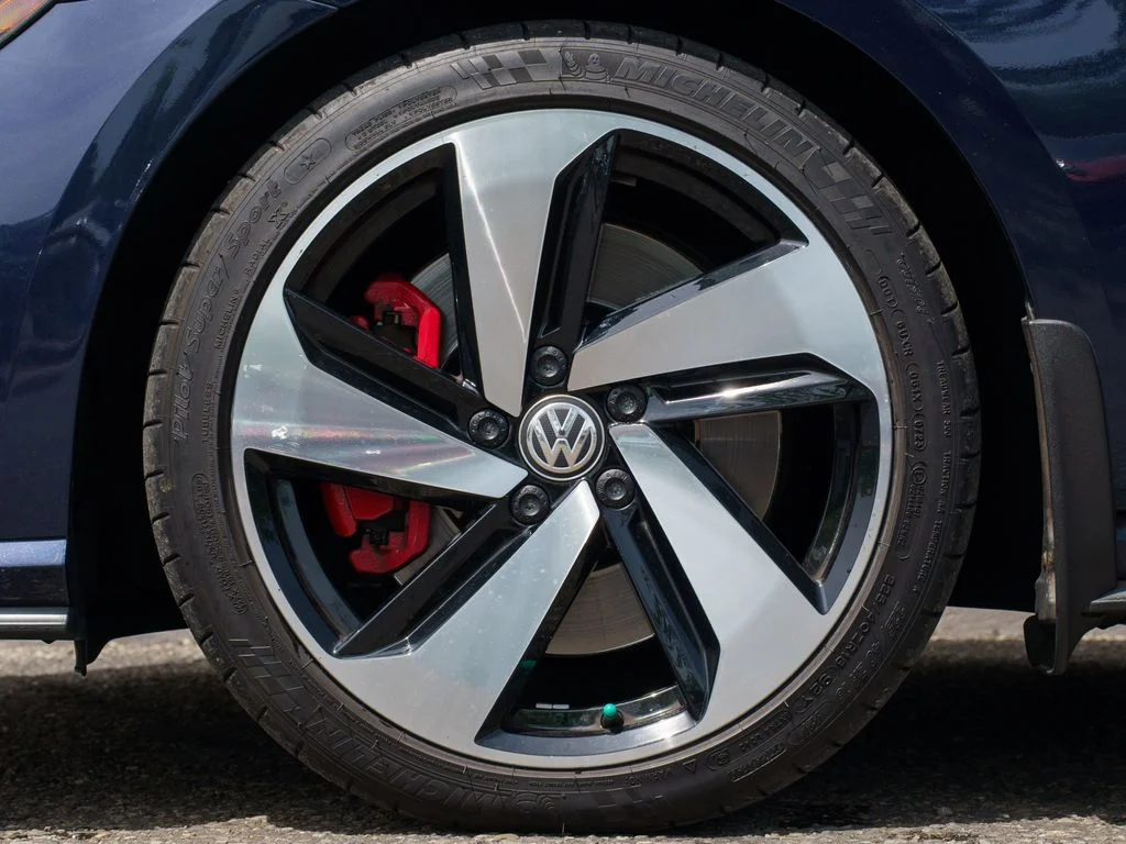 Used 2018 Blue Volkswagen 2.0T SE image 12