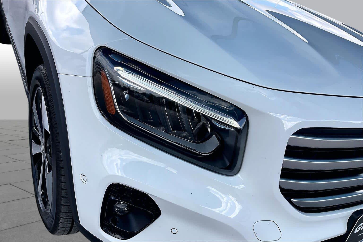 Used 2025 Polar White Mercedes-Benz GLB 250 image 28