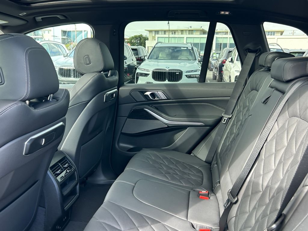 New 2026 Tanzanite Blue II Metallic BMW xDrive50e image 30