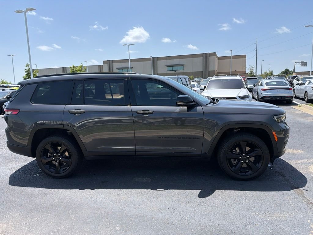 Used 2025 Gray Jeep Limited image 8