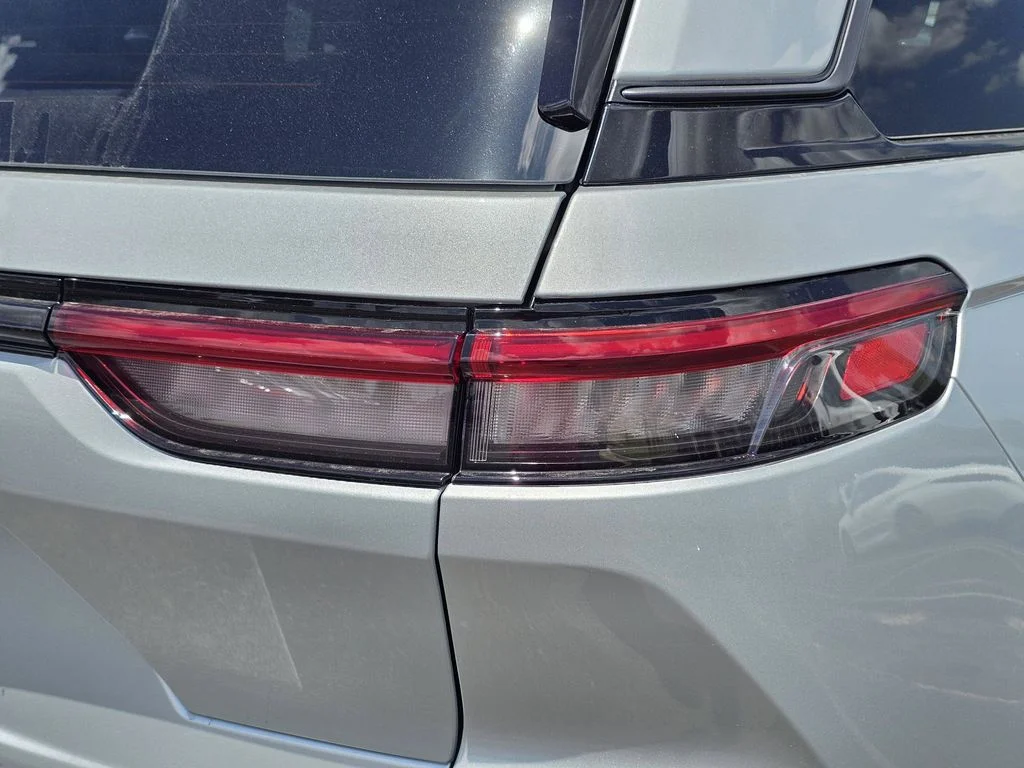 New 2026 Silver Zynith Exterior Paint Jeep Altitude image 9