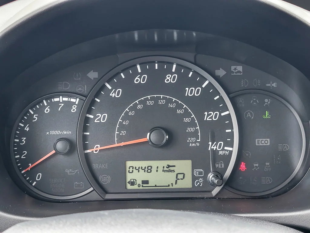 Used 2024 Silver Mitsubishi ES image 11