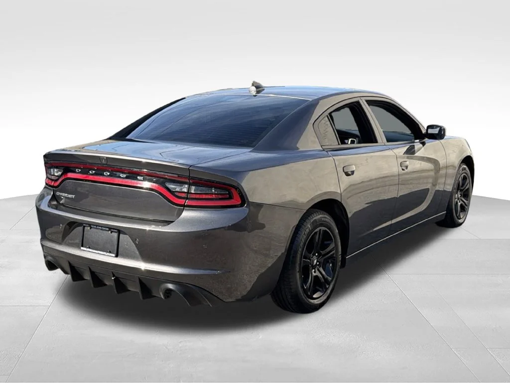 Used 2023 Gray Dodge SXT image 8