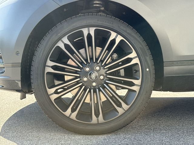 New 2026 Carpathian Grey LAND ROVER  image 9