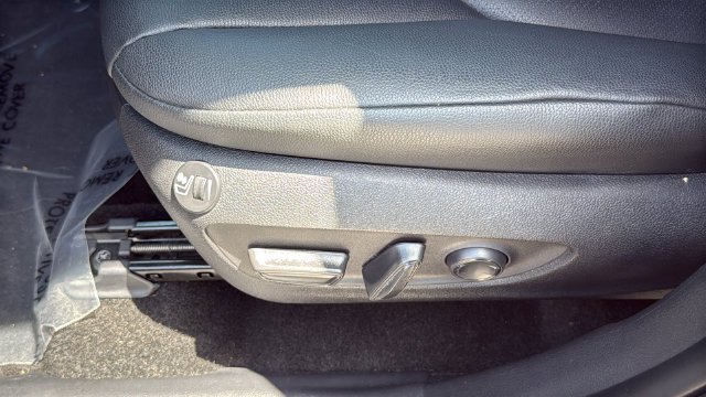 Used 2025 Midnight Black Metallic Toyota XLE image 18