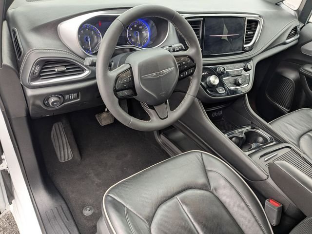 Used 2025 Bright White Clearcoat Chrysler Limited image 11