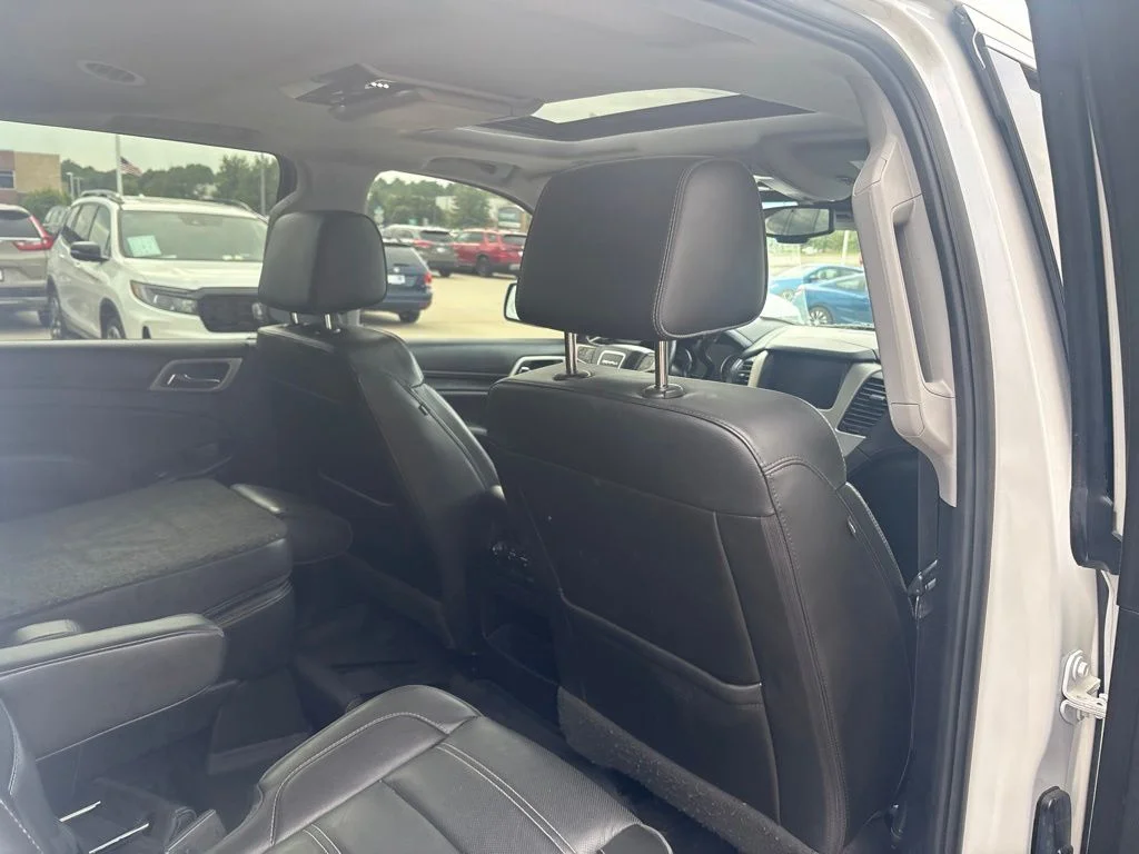 Used 2017 White GMC Denali image 34