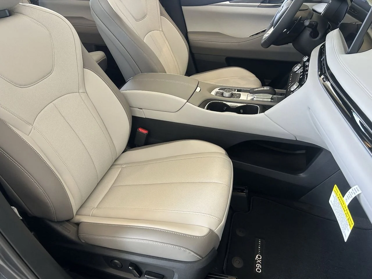 New 2027 GRAPHITE SHADOW INFINITI Luxe AWD image 9