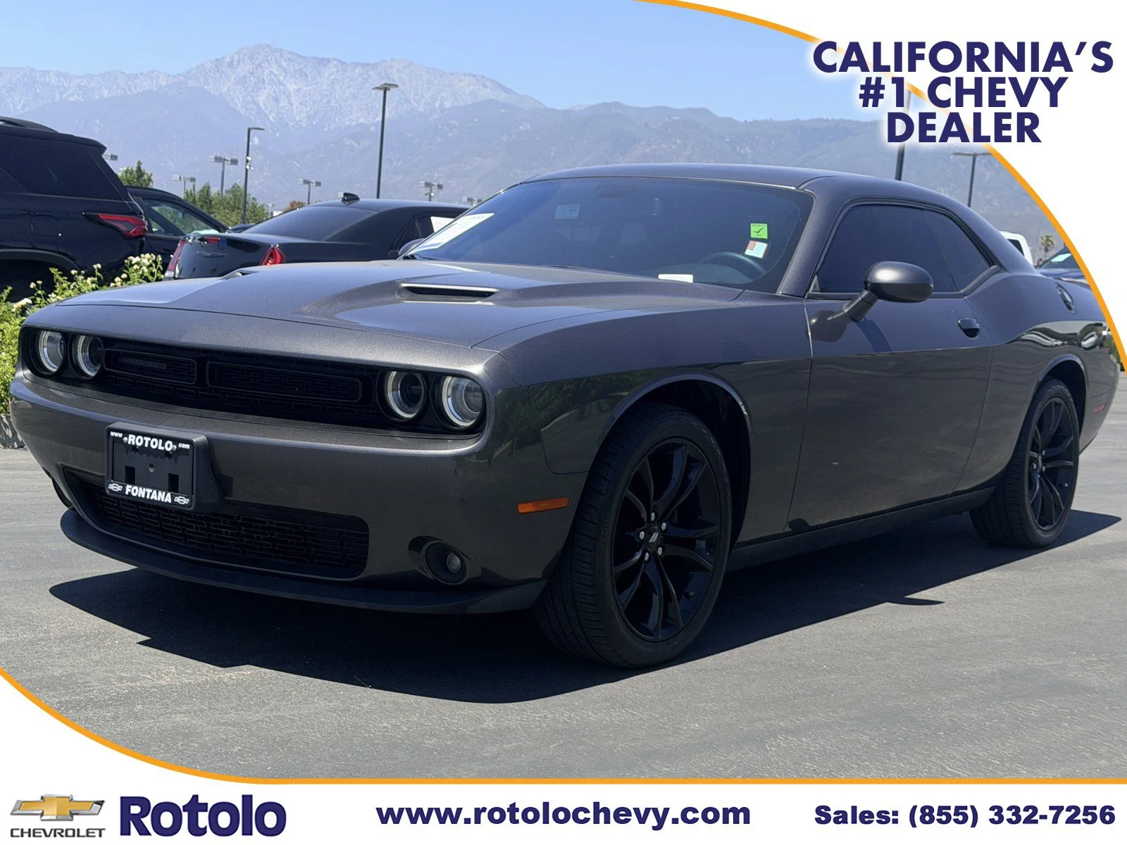 Used 2018 Granite Pearlcoat Dodge SXT image 3