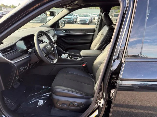 New 2026 Black Jeep Altitude image 12