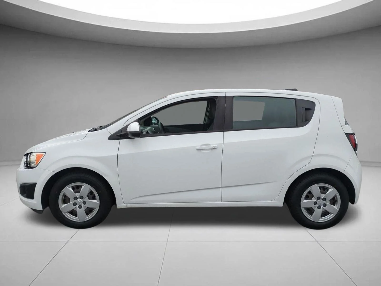 Used 2016 Summit White Chevrolet LS image 2