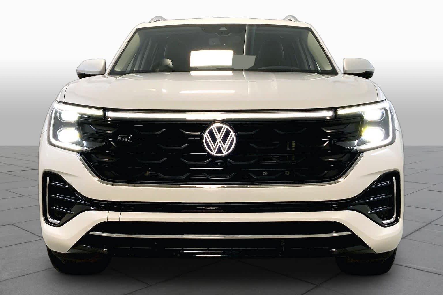 Used 2024 Opal White Pearl Volkswagen 2.0T SEL Premium R-Line image 3