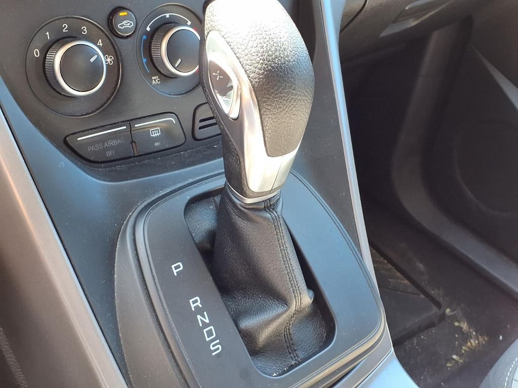 Used 2014 Blue Ford SE image 17
