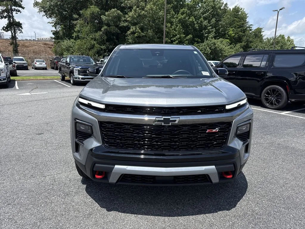 Used 2025 Gray Chevrolet Z71 image 2
