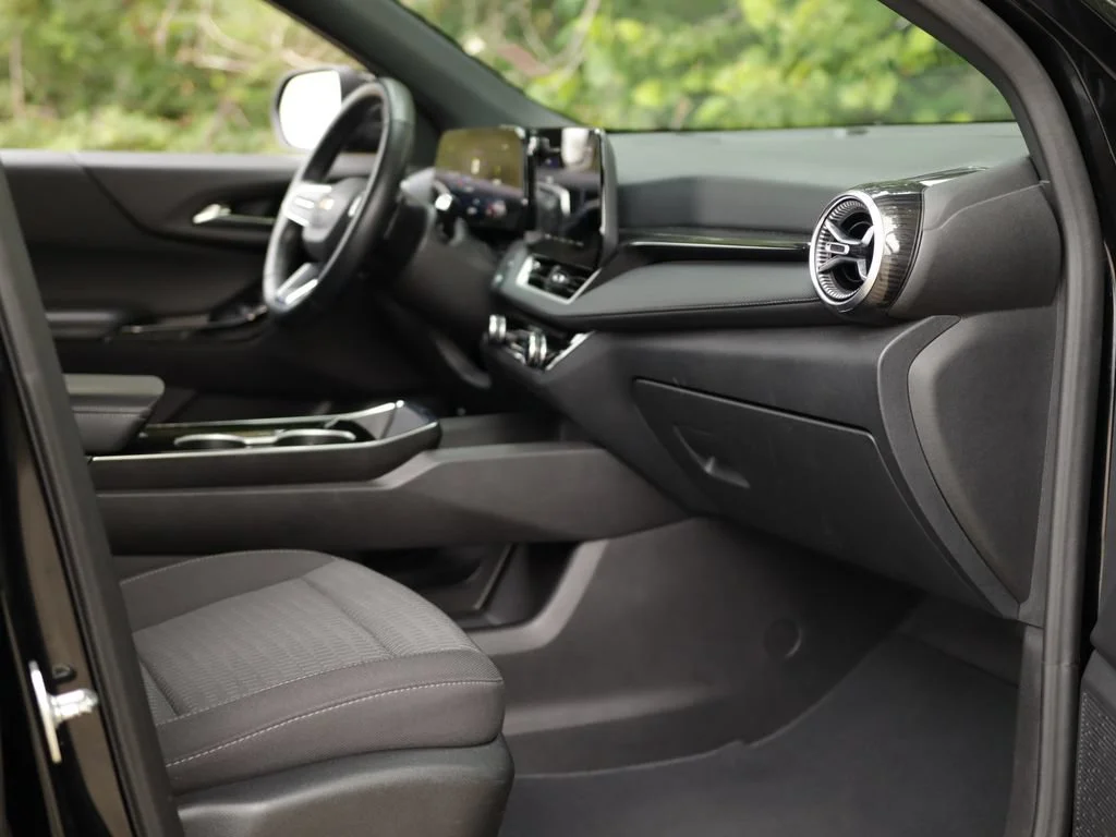 2025 Chevrolet Equinox LT - Photo 29