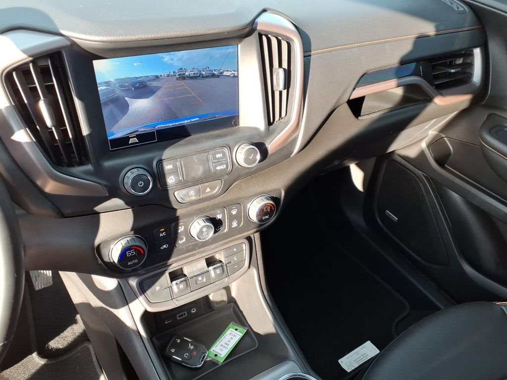 Used 2024 Riptide Metallic GMC AT4 image 8