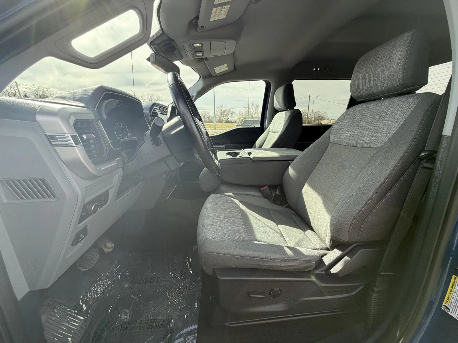 Used 2022  Ford XL image 9