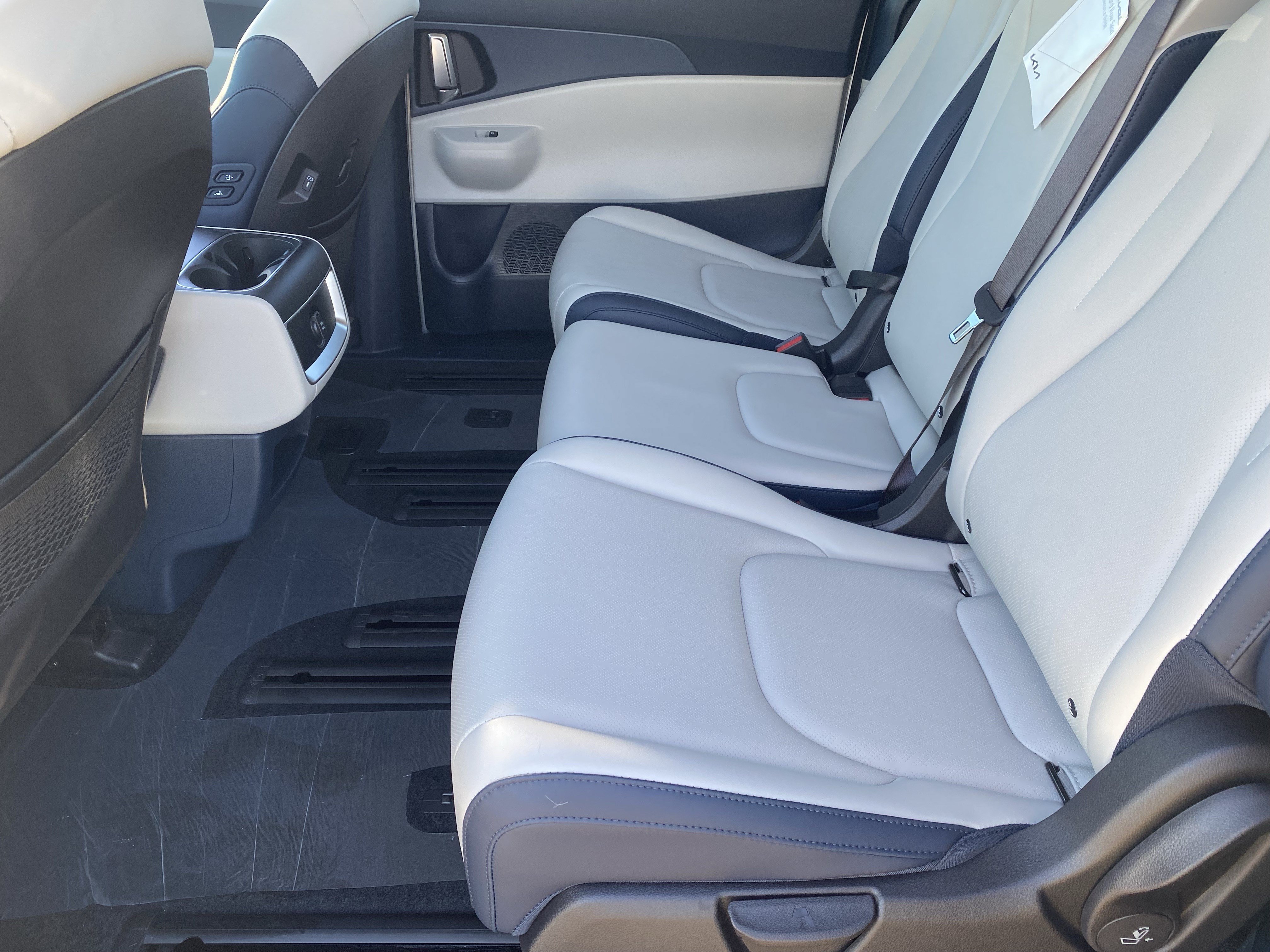 New 2026 Ivory Silver Kia EX image 15