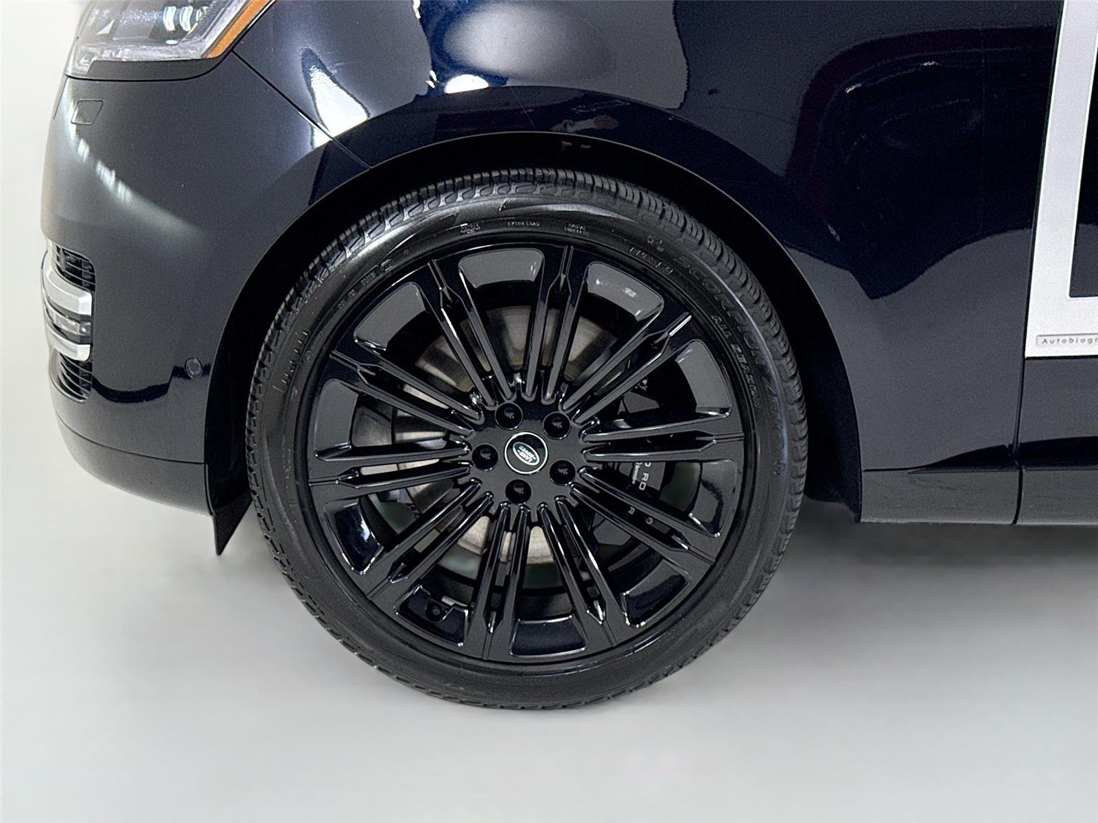 Used 2024 Ligurian Black SV Bespoke Ultra Metallic Gloss Land Rover Autobiography | Meridian 3D Sound | Rear TVs image 44