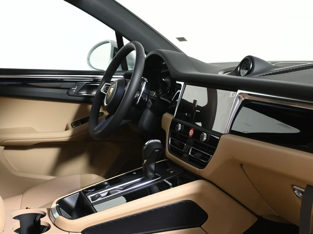 2026 Porsche Macan T - Photo 39
