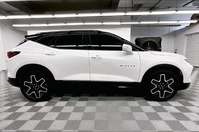 Used 2023 Iridescent Pearl Tricoat Chevrolet RS image 15