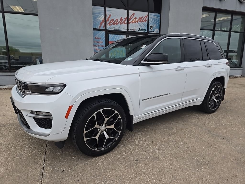 Used 2022 White Jeep Summit Reserve image 4
