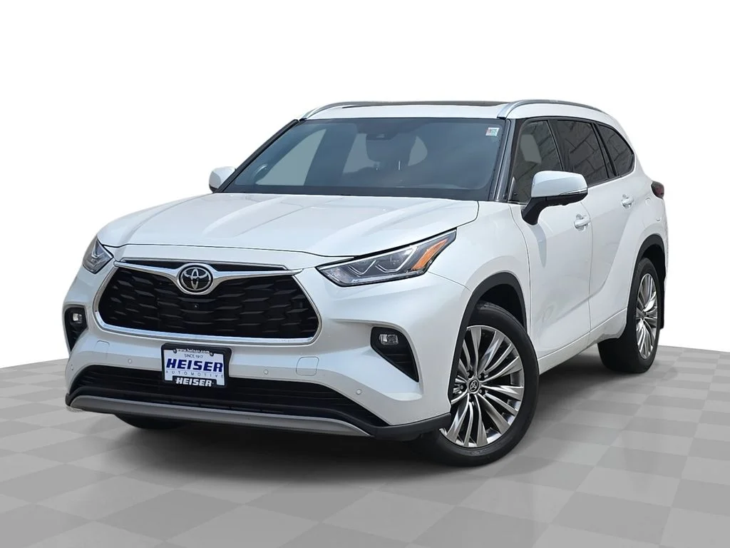 Used 2025  Toyota Platinum image 1