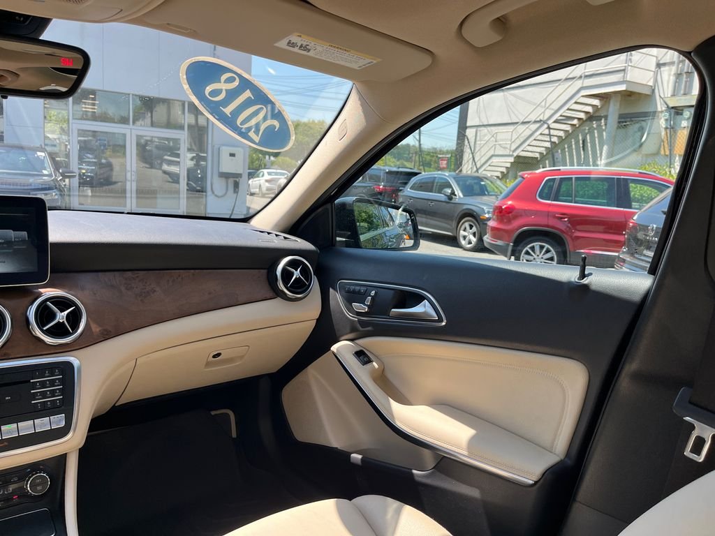 Used 2018  Mercedes-Benz GLA 250 image 28