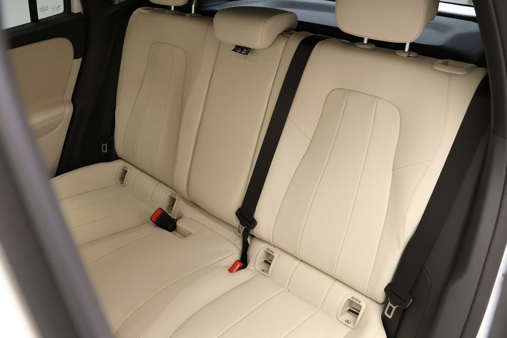 Used 2026 Polar White Mercedes-Benz GLA 250 image 43