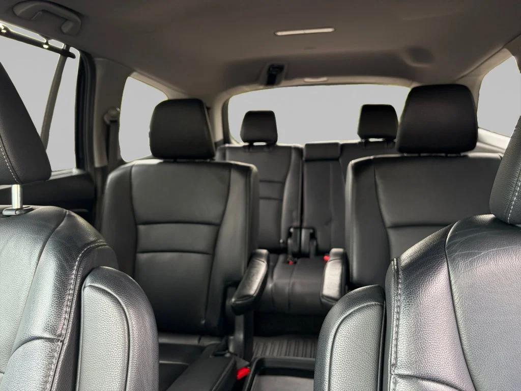Used 2019  Honda Touring image 18