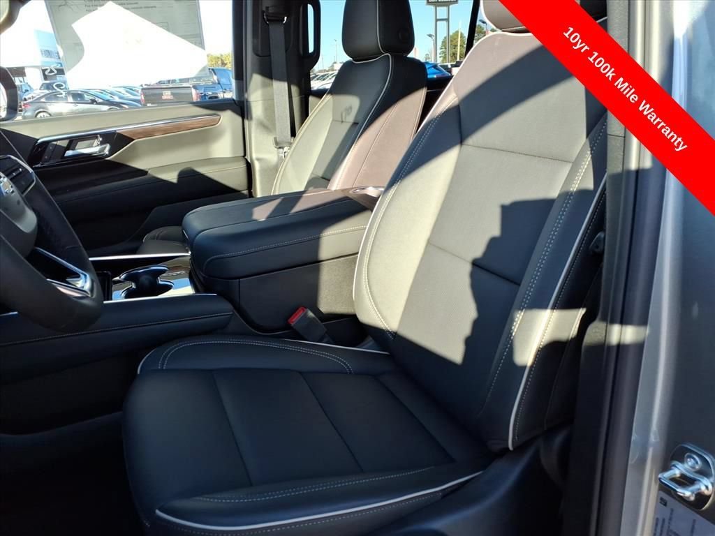 2026 Chevrolet Suburban Premier - Photo 20
