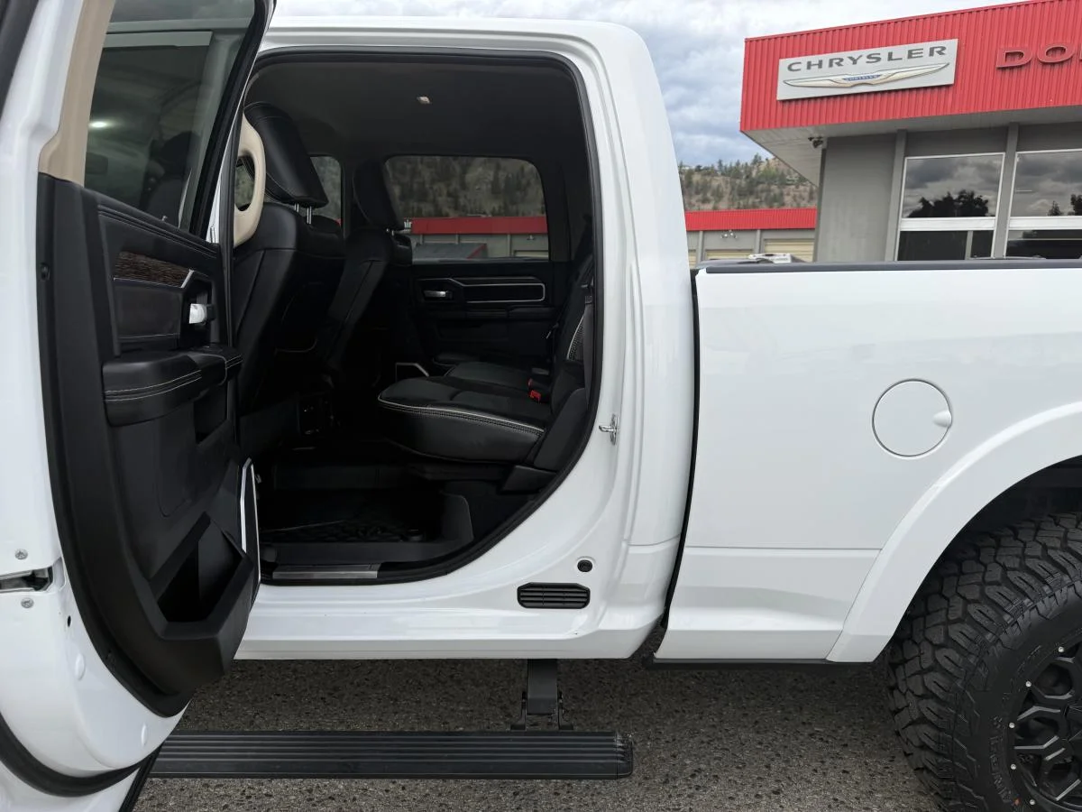 Used 2021 White RAM Laramie Crew Cab Swb image 18
