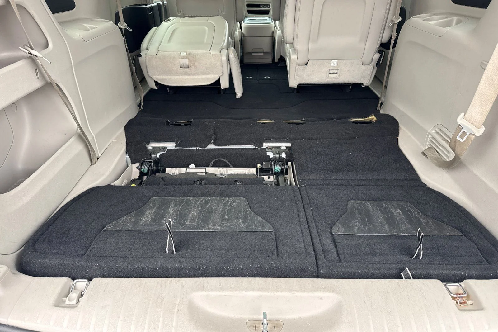 Used 2021 White Chrysler Touring L image 17