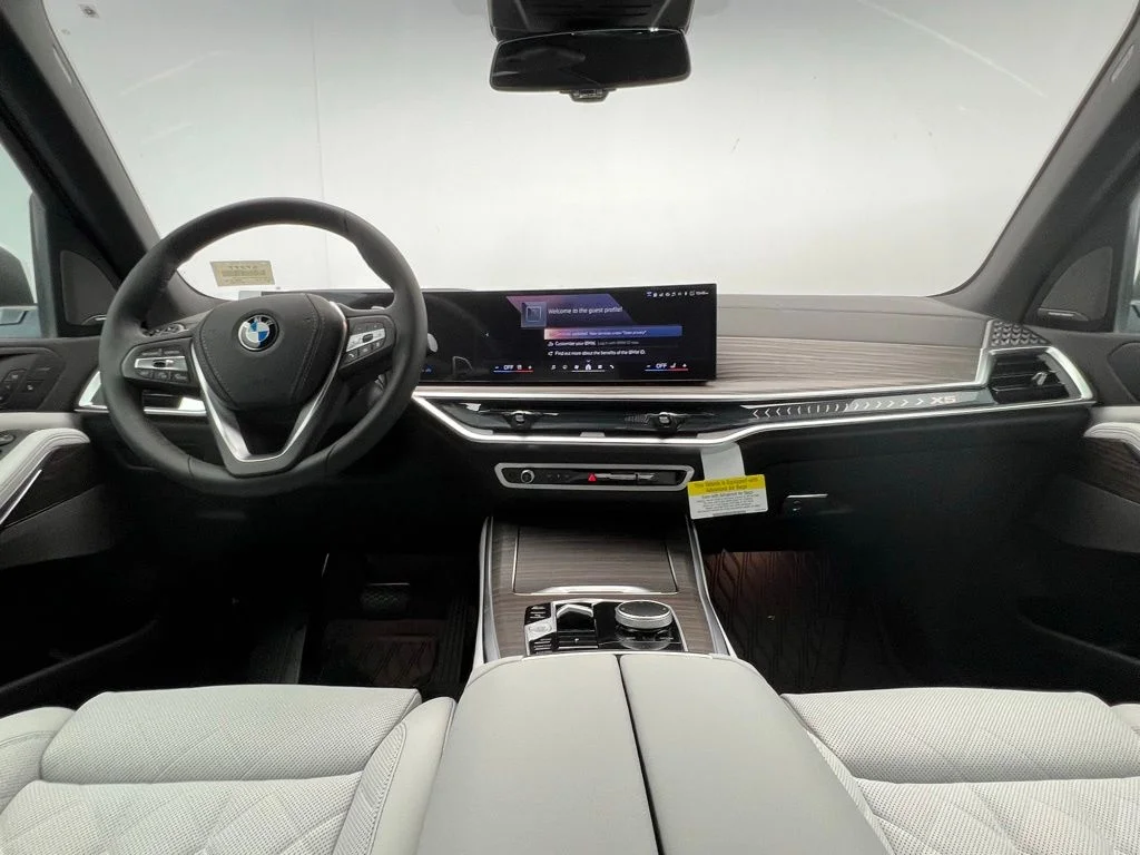 New 2026 Mineral White Metallic BMW xDrive40i image 10