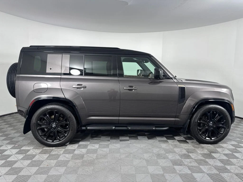 Used 2025 Gray Land Rover OCTA image 4