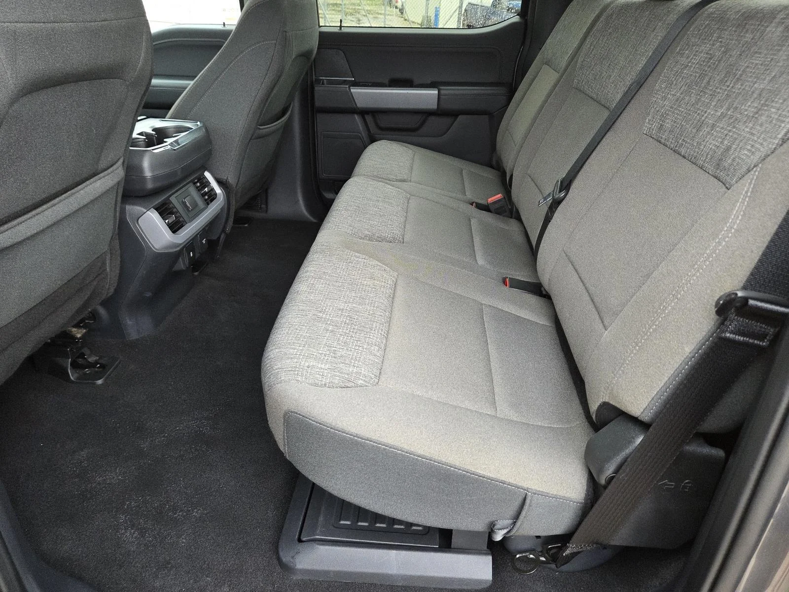 Used 2024 Oxford White Ford XLT image 34