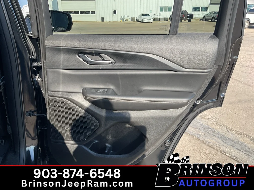Used 2024 Diamond Black Crystal Pearlcoat Jeep Altitude image 20