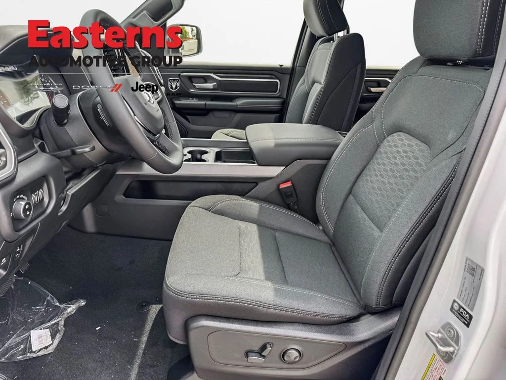 New 2026 Bright White Clear-Coat Exterior Paint RAM Big Horn/Lone Star image 15