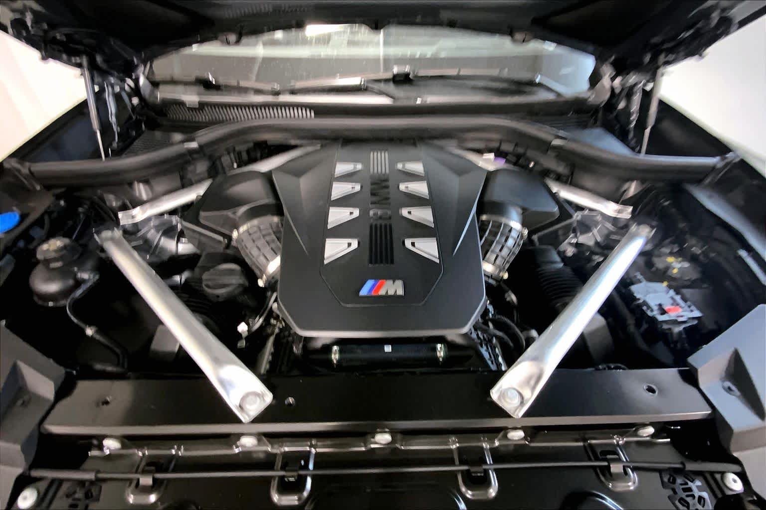New 2026 Skyscraper Grey Metallic BMW M60i image 17