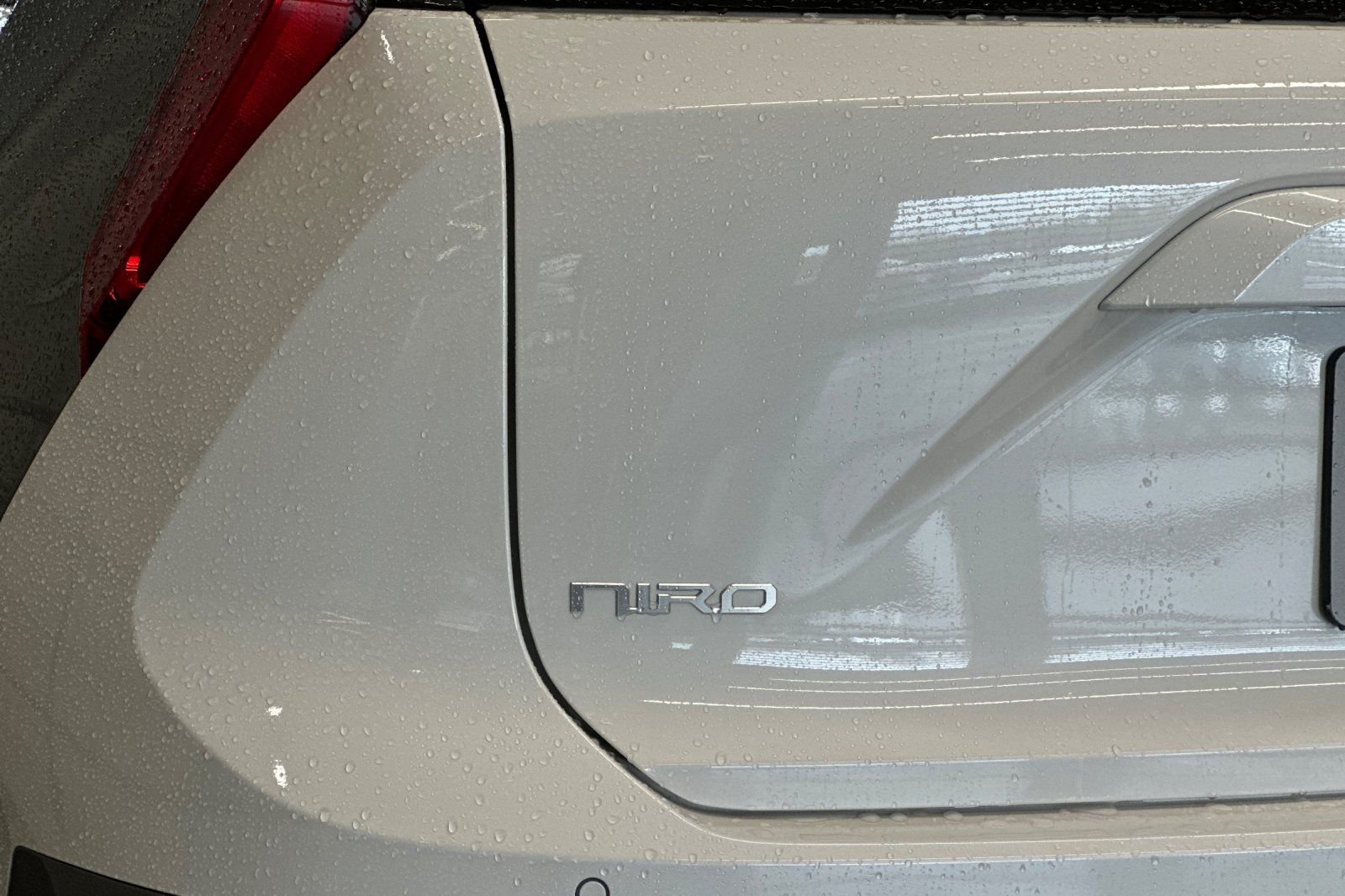 New 2026 Snow White Pearl Kia WAVE image 21