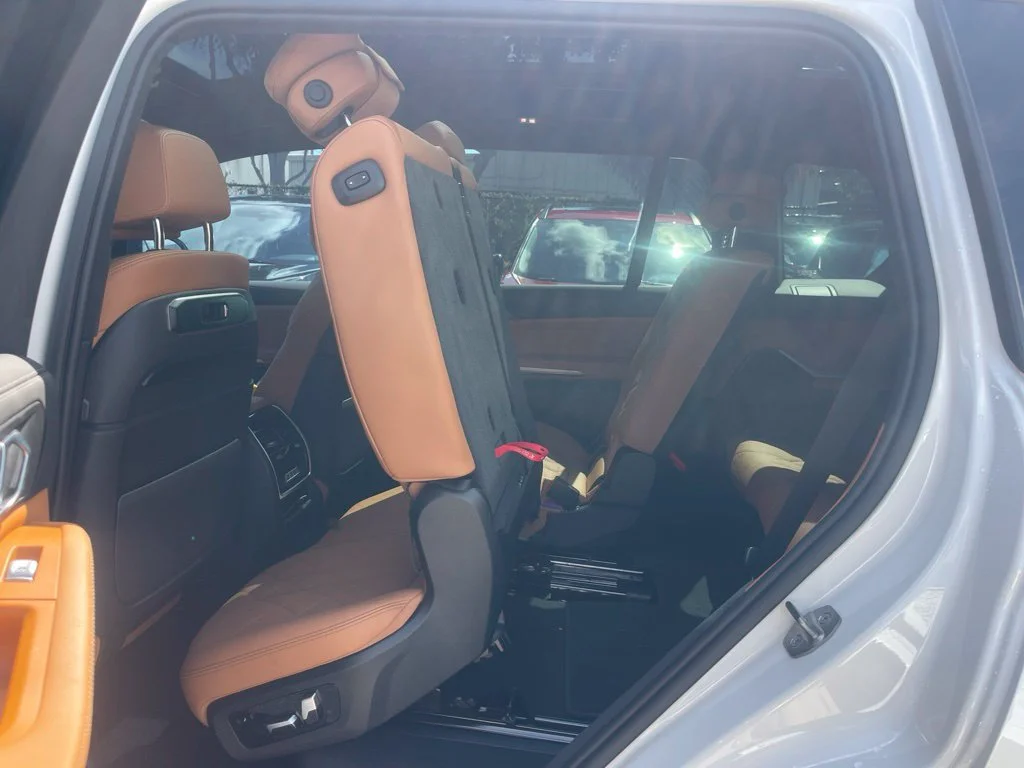 Used 2024 White BMW xDrive40i image 8