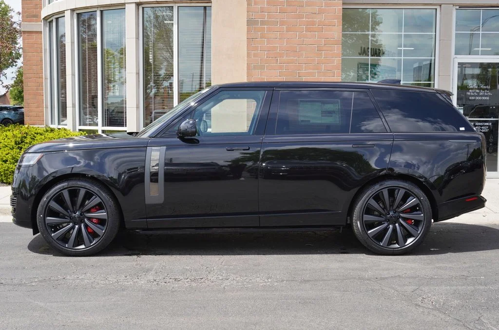 New 2026 Obsidian Black in Gloss Finish Land Rover SV image 2