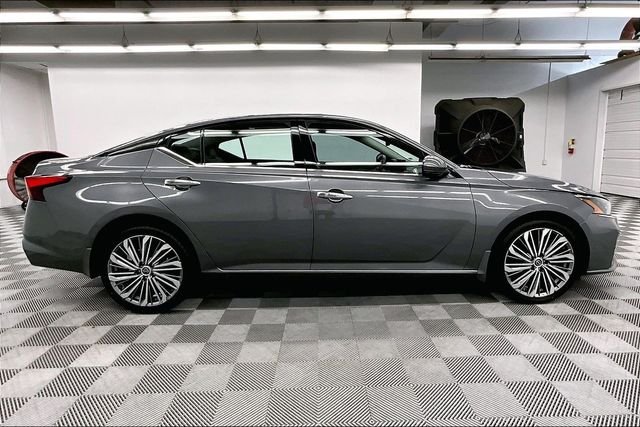 Used 2024 Gun Metallic Nissan Platinum image 15